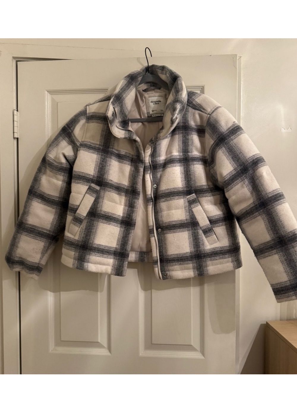 Abercrombie & Fitch Ivory and Gray Plaid Puffer Jacket - Picture 2 of 8